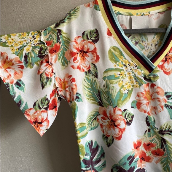 Hawaiian Floral Short Sleeve Flowy Top Size M - Picture 3 of 7